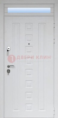 Белая металлическая дверь с фрамугой для коттеджа ДФГ-21 в Шатуре
