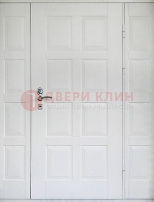 Белая входная дверь для коттеджа с МДФ ДМ-536 в Шатуре