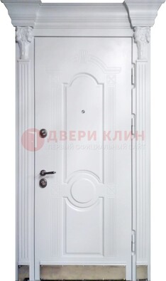 Белая металлическая дверь с массивом дуба для дома ДМД-59 в Павловском Посаде