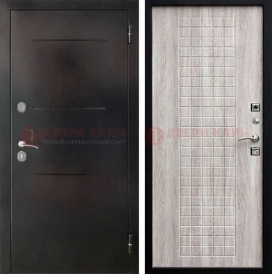 Черная железная дверь с порошковым покрытием и филенчатой МДФ ДП-221 в Мытищах