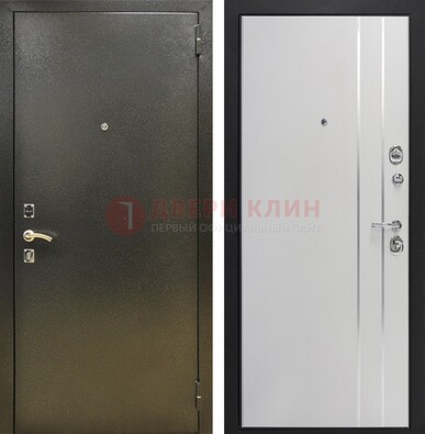 Железная темная дверь с порошковым покрытием и белая МДФ с молдингами  ДП-296 в Шатуре
