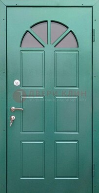 Зеленая стальная дверь со стеклом для дома ДС-28 в Шатуре
