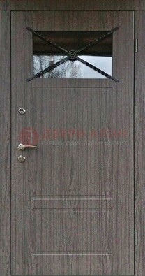 Уличная дверь со стеклом и ковкой вверху ДСК-190 в Истре
