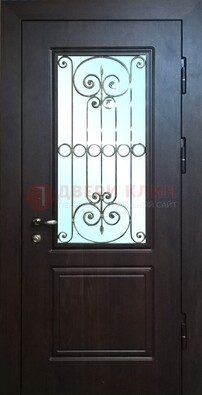 Железная дверь со стеклом и ковкой ДСК-65 для общественных зданий в Смоленске