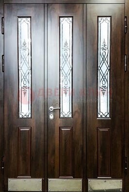 Входная дверь со стеклом и ковкой ДСК-72 в кирпичный дом в Саратове
