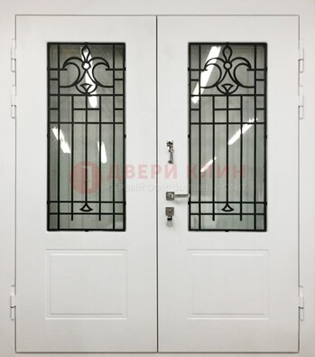 Белая двухстворчатая уличная дверь Винорит со стеклом ДСТ-4 в Шатуре