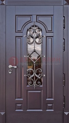 Темная уличная дверь с виноритом и стеклом с ковкой ДВТ-164 в Шатуре