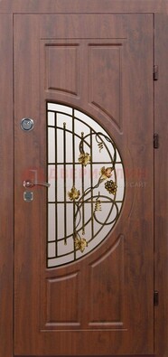 Стальная коричневая дверь с виноритом и ковкой ДВТ-82 в Шатуре