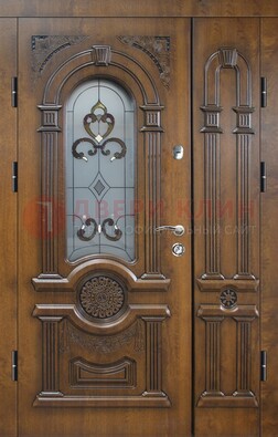 Коричневая двухстворчатая железная дверь с МДФ и витражом ВЖ-32 в Шатуре